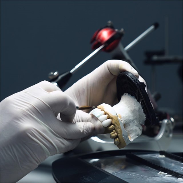 ¡Consigue tu mejor sonrisa con prótesis dentales!